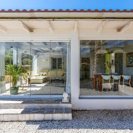 Elfos Villa *